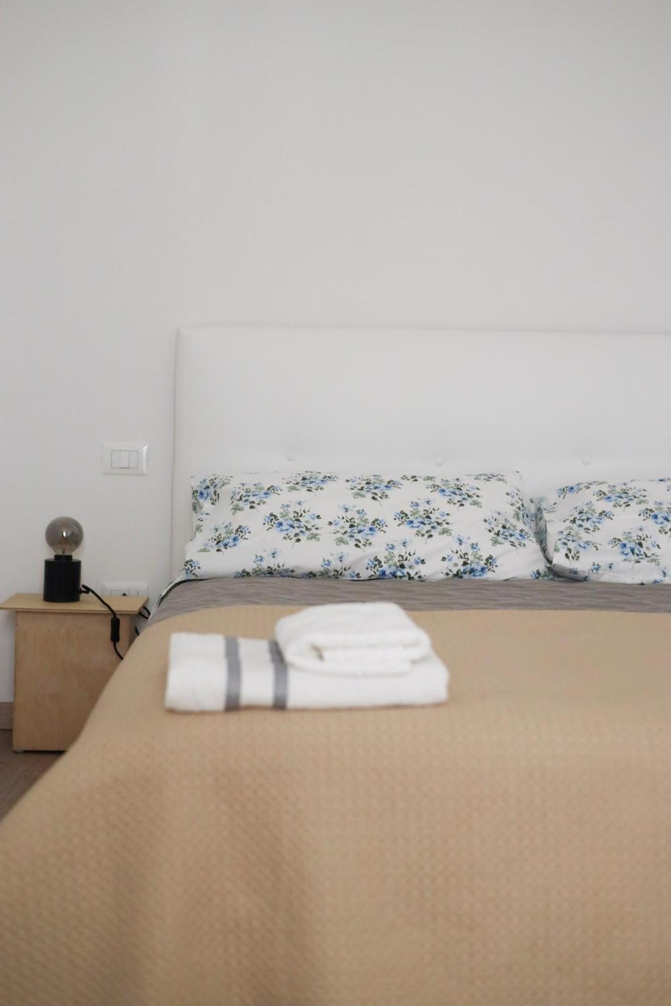 Urban Corner House Apartment Bologna Bagian luar foto